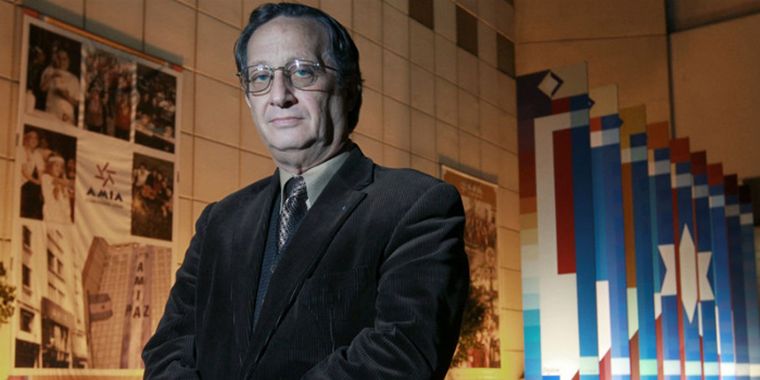 El titular de la AMIA pidió a Irán que se presente ante la justicia argentina.