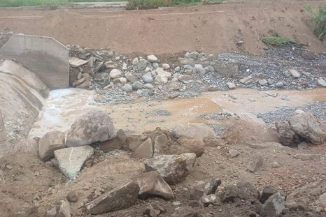 Así quedaron los muros del Cacique Guaymallén tras las tormentas. Así quedaron los muros del Cacique Guaymallén tras las tormentas.