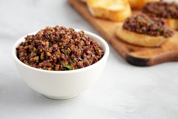 Esta receta tradicionalmente se preparaba como aperitivo en barcos pesqueros del Mediterráneo. Esta receta tradicionalmente se preparaba como aperitivo en barcos pesqueros del Mediterráneo.