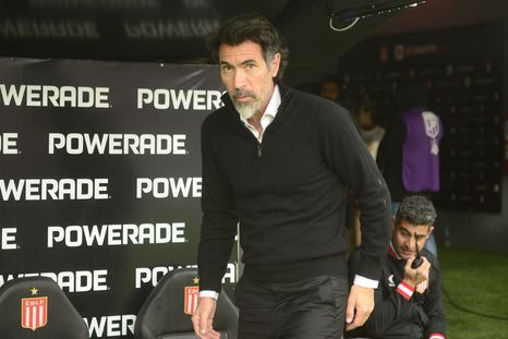 Eduardo Domínguez puso en duda su continuidad como DT de Estudiantes y apuntó contra la dirigencia.