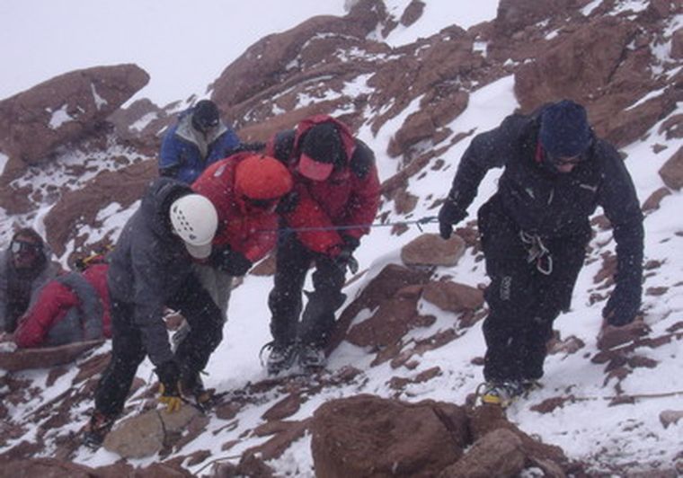 Las imágenes de la polémica. Foto: Fuente: rescatistas de montaña