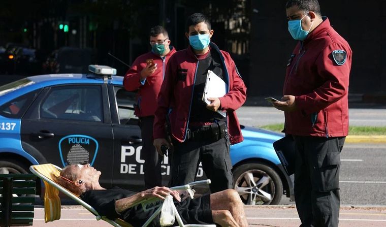 Sara Oyuela el 21 de abril del 2020 cuando fue invitada por la Policía de la Ciudad a retirarse a su domicilio.
