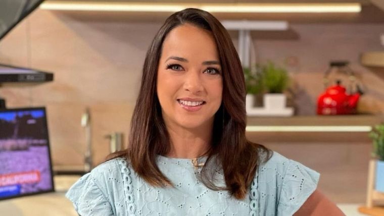 Adamari López, a sus 50 años transformó su cuerpo con hábitos saludables y luce radiante.