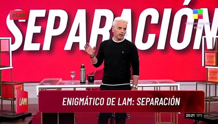 El conductor reveló que una pareja se separó luego de haber anunciado su compromiso el año pasado. Foto: Captura de pantalla Youtube América TV.