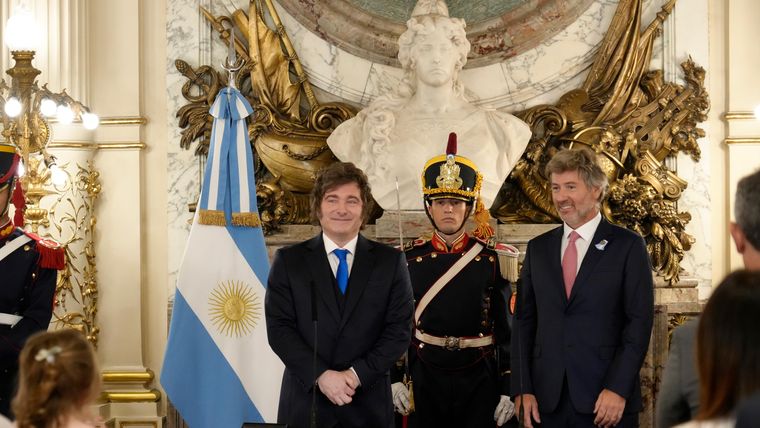 El presidente Javier Milei le tomó juramento a Juan Bautista Mahiques como nuevo ministro de Justicia.