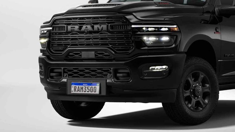 La nueva pick-up RAM 3500 tiene un motor 6.7 litros de 436 HP y con más de 1.400 Nm de torque. 