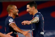 Di María celebra su doblete con Rafinha. Foto: PSG