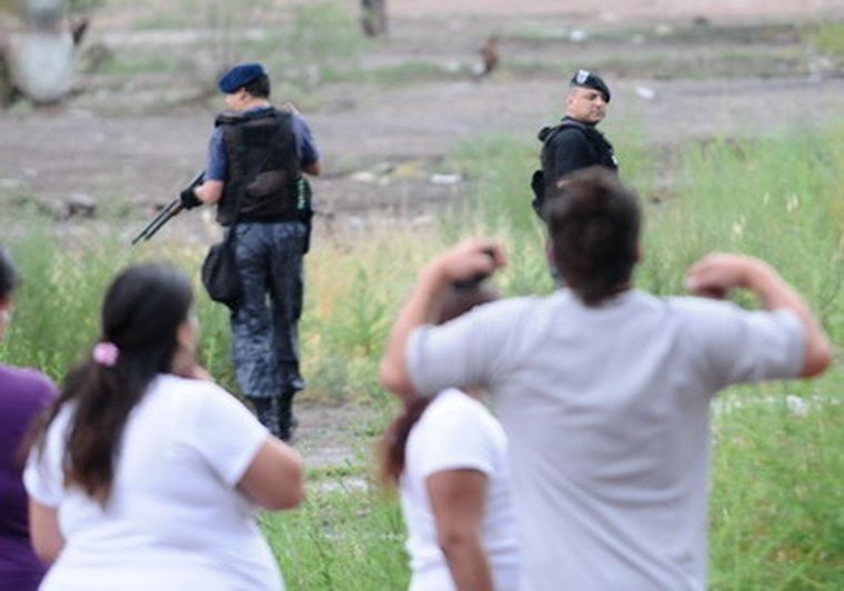 El efectivo que disparó movía su arma con ironía. Foto: MDZ