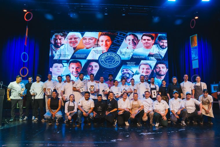 El aplauso para los chefs que donaron su tiempo, profesionalismo y cariño. El aplauso para los chefs que donaron su tiempo, profesionalismo y cariño.