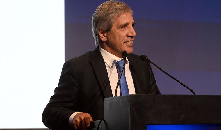 El ministro de Economía Luis Caputo tiene una parada difícil este miércoles cuando deba renovar el equivalente a unos 13.000 millones de dólares.&nbsp;