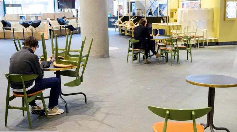 Una café en Suecia, ahora con distanciamiento. Foto: France24