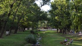 San Esteban es un pueblo del valle de Punilla rodeado de sierras y atravesado por el río Dolores. San Esteban es un pueblo del valle de Punilla rodeado de sierras y atravesado por el río Dolores.