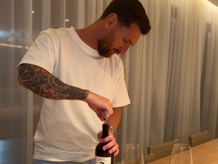El astro brinda con vinos Foto: Gentileza