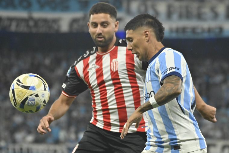 Racing y Barracas juegan una final en el Cilindro de Avellaneda.