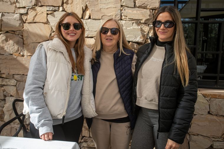 Sofía Montepeloso, Iris Navarro y Marianella Navarro, en bodega Mil Suelos. Sofía Montepeloso, Iris Navarro y Marianella Navarro, en bodega Mil Suelos.