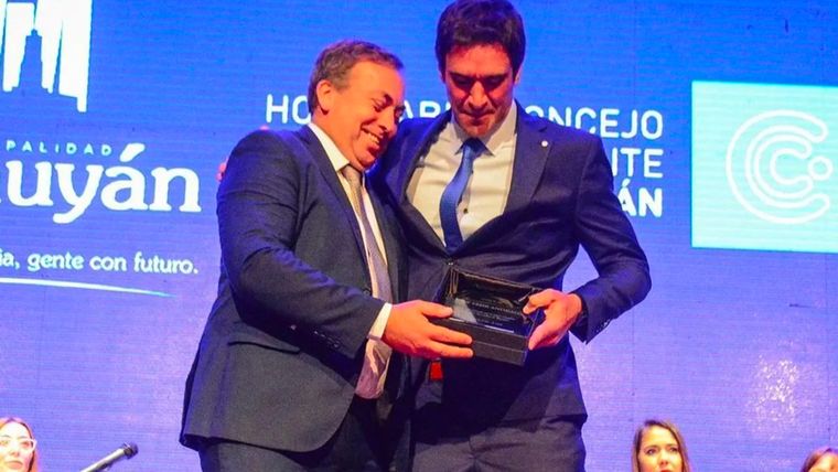 Martín Aveiro junto al precandidato a sucederlo como intendente, Emir Andraos.