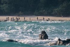 A lo lejos, visitantes han logrado captura algunas imágenes de la tribu de sentenileses