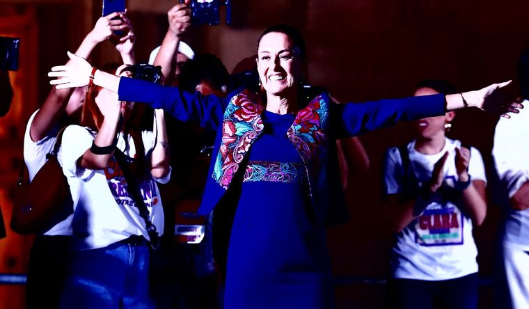 Claudia Sheinbaum hizo historia este lunes al convertirse en la primer mujer en ganar unas elecciones presidenciales en México. Foto: Efe.