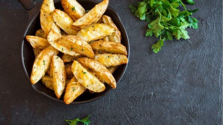 Estas papas crocantes al horno serán el deleite de tu familia Foto: Shutterstock