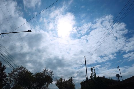 Mendoza tendrá un inicio de semana con descenso de temperatura y cielo parcialmente nublado. Mendoza tendrá un inicio de semana con descenso de temperatura y cielo parcialmente nublado.