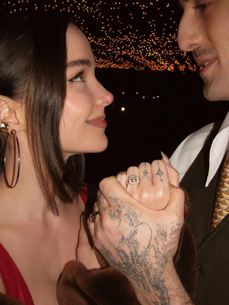 Una pareja que comenzó el año celebrando el amor. Una pareja que comenzó el año celebrando el amor.