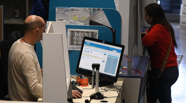 Anses paga con aumento y bono extra a más de 5 millones de beneficiarios Foto: ALF PONCE MERCADO / MDZ