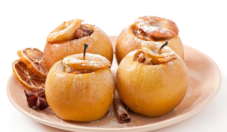 Sabor casero manzanas asadas con canela y miel Sabor casero de manzanas asadas con canela y miel ¡una exquisitez! Foto: Shutterstock