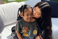 STORMI DE CUATRO AÑOS FUE LA GRAN ESTRELLA DE LOS BILLBOARD AWARDS LA NIÑA Y SU MAMÁ, KYLIE JENNER, FUERON A APOYAR A TRAVIS SCOTT.