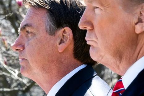 Jair, padre de Flávio Bolsonaro, junto a su aliado Donald Trump, presidente de Estados Unidos. Foto Efe Jair, padre de Flávio Bolsonaro, junto a su aliado Donald Trump, presidente de Estados Unidos. Foto Efe