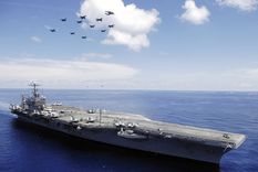 El portaaviones USS Abraham Lincoln se encamina al Mar Arábigo en medio del refuerzo militar de Estados Unidos en Oriente Medio.