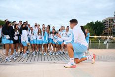 Simonet le ofrece matrimonio a Campoy. Foto: @CAHandball Simonet le ofrece matrimonio a Campoy. Foto: @CAHandball