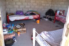 Un panorama del lugar donde suelen dormir las personas explotadas, frecuentemente víctimas de amenazas y maltratos. Imagen ilustrativa Foto: Gendarmería Nacional Argentina