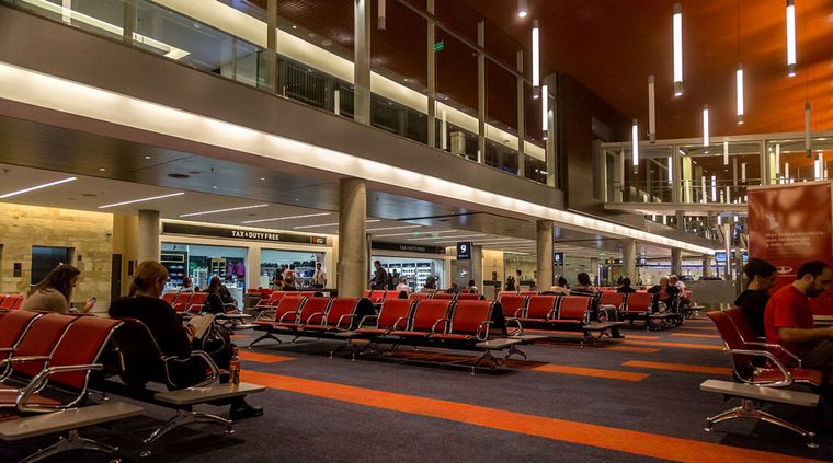 El Gobierno nacional no descarta cerrar las fronteras por la variante ómicron Foto: aeropuertos.net