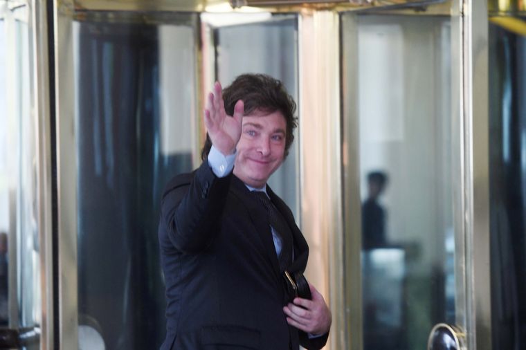 Analizan que Javier Milei reciba los atributos de mando en el Congreso y no en Casa Rosada Foto: Télam