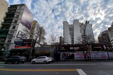 Un terreno ubicado en una de las esquinas más representativas del barrio de Balvanera saldrá a subasta el próximo 1° de agosto a las 12. Un terreno ubicado en una de las esquinas más representativas del barrio de Balvanera saldrá a subasta el próximo 1° de agosto a las 12.