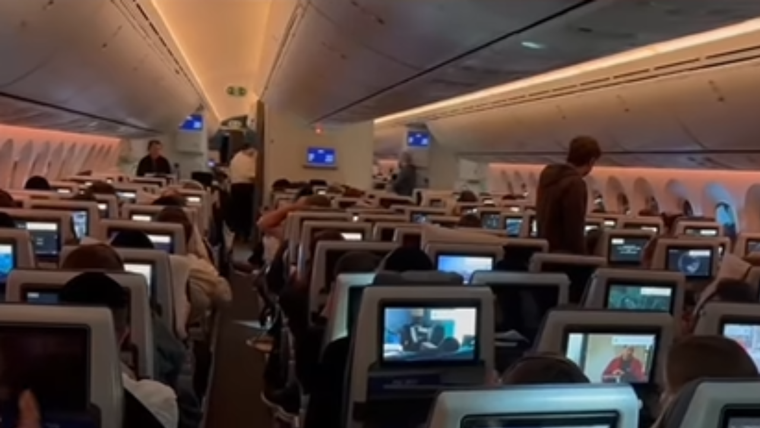 La reacción de los tripulantes quedó registrada en varios videos Foto: Captura Instagram @elalisrael