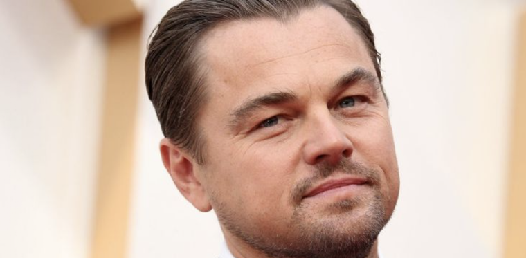 Leonardo DiCaprio cumplió 49 años y se animó a cantar junto a sus invitados Foto: Archivo