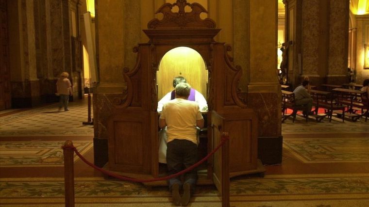 Hay países que terminaron con el secreto de la confesión para curas abusadores. Foto: ElPeriódico.