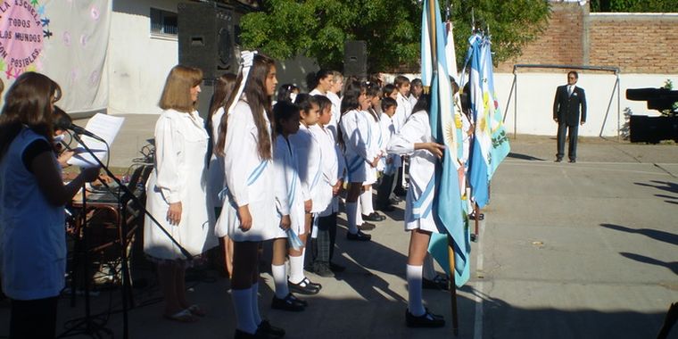 El Gobierno busca asegurar el inicio de clases para el martes que viene. Foto: Max Belaeff/Mediamza.com