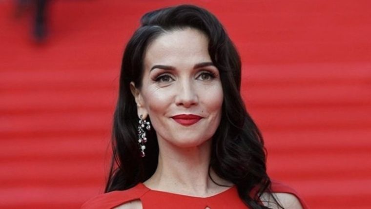 Natalia Oreiro elige el rojo para sus estilismos más importantes. Nueva tendencia en puerta. Foto: Revista Paparazzi