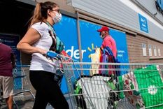 Tras un período en que solo negocios de primera necesidad estuvieron abiertos, Chile se prepara para una nueva normalidad.