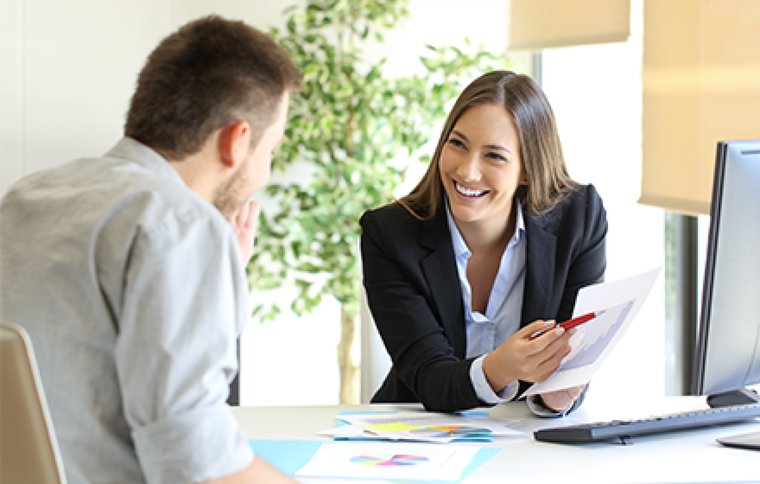 Hay candidatos que no pasan de la primera entrevista no por falta de habilidades, sino porque la persona que los evaluó sintió que “no encajaban” o “no daban el perfil”. Hay candidatos que no pasan de la primera entrevista no por falta de habilidades, sino porque la persona que los evaluó sintió que “no encajaban” o “no daban el perfil”.