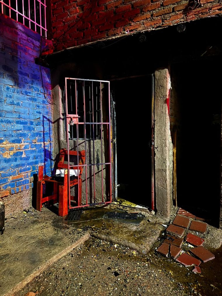 Bomberos lograron controlar el fuego. Bomberos lograron controlar el fuego.