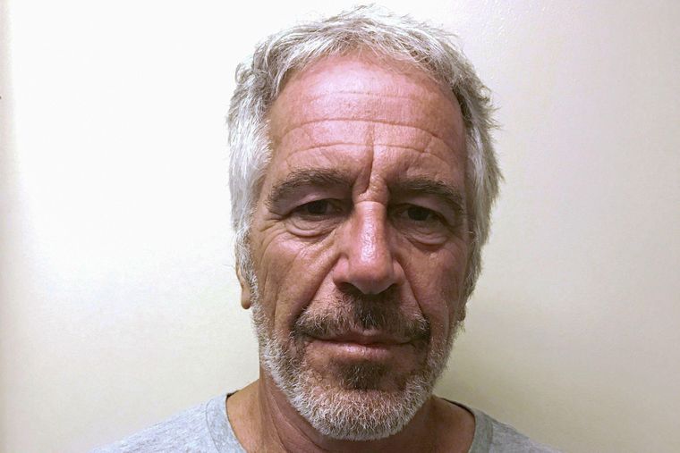 Fotografía difundida de Jeffrey Epstein de 2017, cuando fue acusado de abusos sexuales. Foto Archivo Mdz