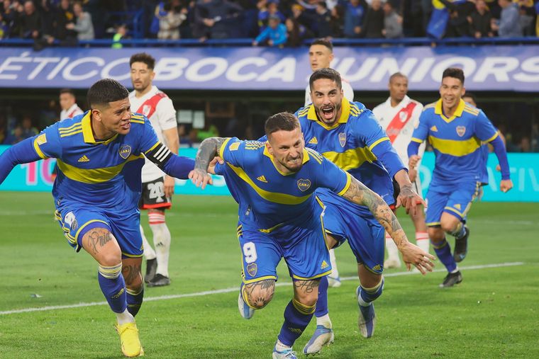 Darío Benedetto El Pipa convirtió el gol de Boca ante River.