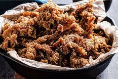 El pollo frito es una receta muy fácil y muy crocante. Se puede comer caliente o frío, acompañado por varias salsas y guarniciones. Foto: Instagram @kikiri.oficial