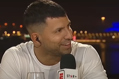 la picara sentencia del kun agüero sobre el cruce de messi con lewandowski: ?leo le quiso hacer una??