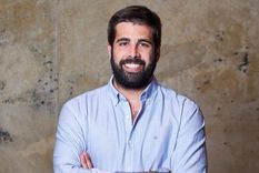 El psicólogo español Marc Masip trabaja con jóvenes para educarlos sobre un buen uso de la tecnología y evitar desarrollar adicciones. Foto: Marc Masip