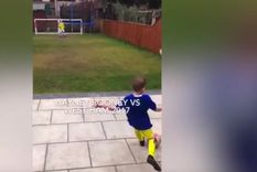 el video recorre el mundo: un nino imita los mejores goles y festejos