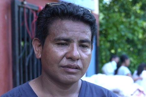 Pemba Dundu Tamang le contó a la BBC cómo descubrió que algunos de sus compañeros habían desaparecido después de escaparse de un túnel inundado.